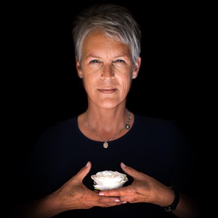 Jamie Lee Curtis – Peace in 10000 Hands_web