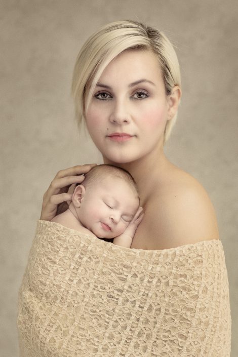Babis_Tsoukias_pregnant_maternity_03